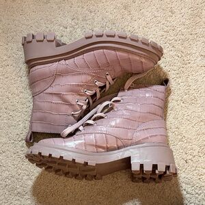 Schutz Women’s Size 8 Pink Croco Style Lace-Up Boots Like New Condition